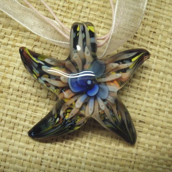 Muramo Glass Floral Starfish Pendant Necklace - Picture 3 of 16